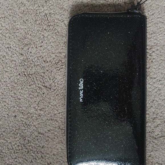 Marc Tetro zip around wallet - Picture 2 of 7